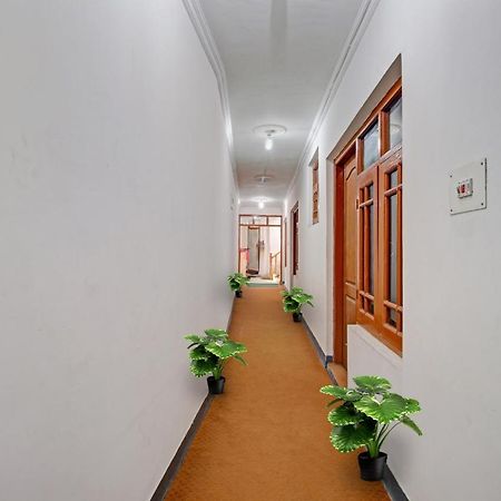 Super Oyo Capital O 91600 The Village Classic Hotel And Restaurant ศรีนาการ์ ภายนอก รูปภาพ
