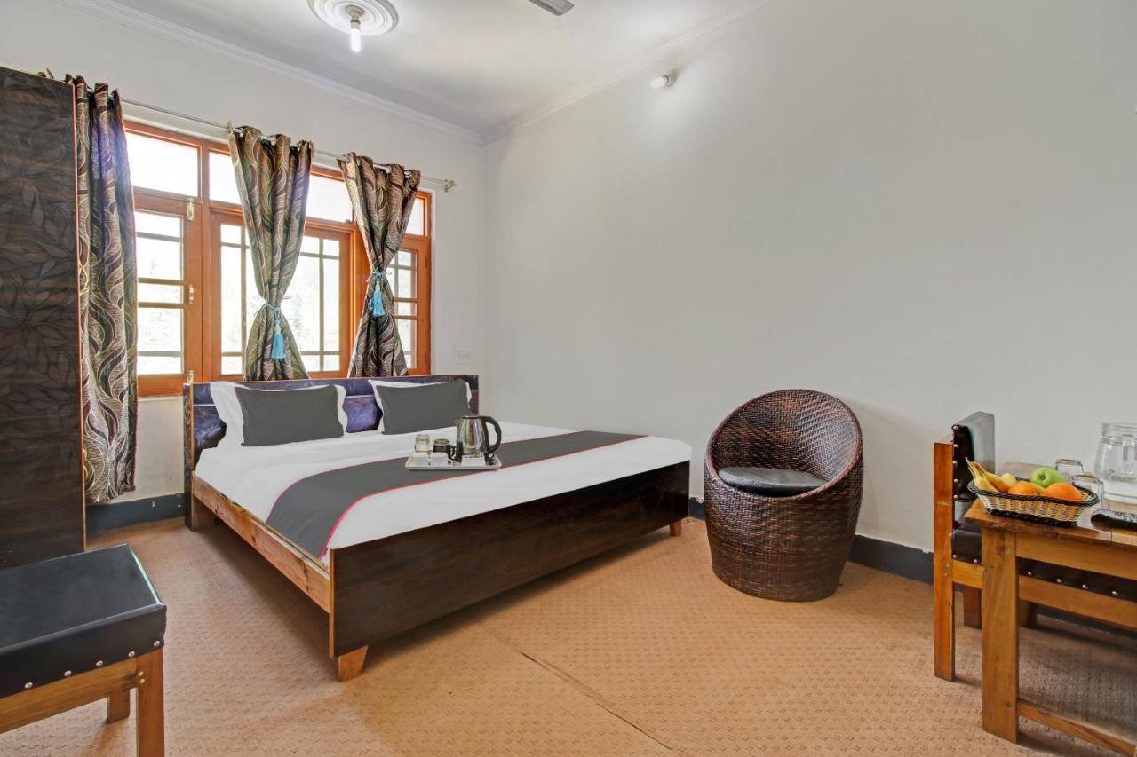 Super Oyo Capital O 91600 The Village Classic Hotel And Restaurant ศรีนาการ์ ภายนอก รูปภาพ