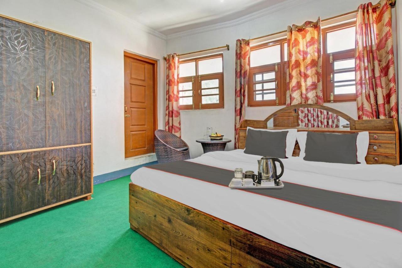Super Oyo Capital O 91600 The Village Classic Hotel And Restaurant ศรีนาการ์ ภายนอก รูปภาพ